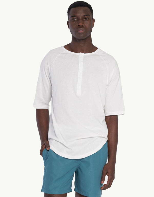 Discover sustainable fashion for men with our polo t-shirt Blanc T-shati in white color. Crafted for everyday luxury, our tees provide unmatched softness and all-day comfort. Stay cool in our breathable organic cotton tees for men, made from 100% organic cotton to champion sustainability and skin-friendly choices.