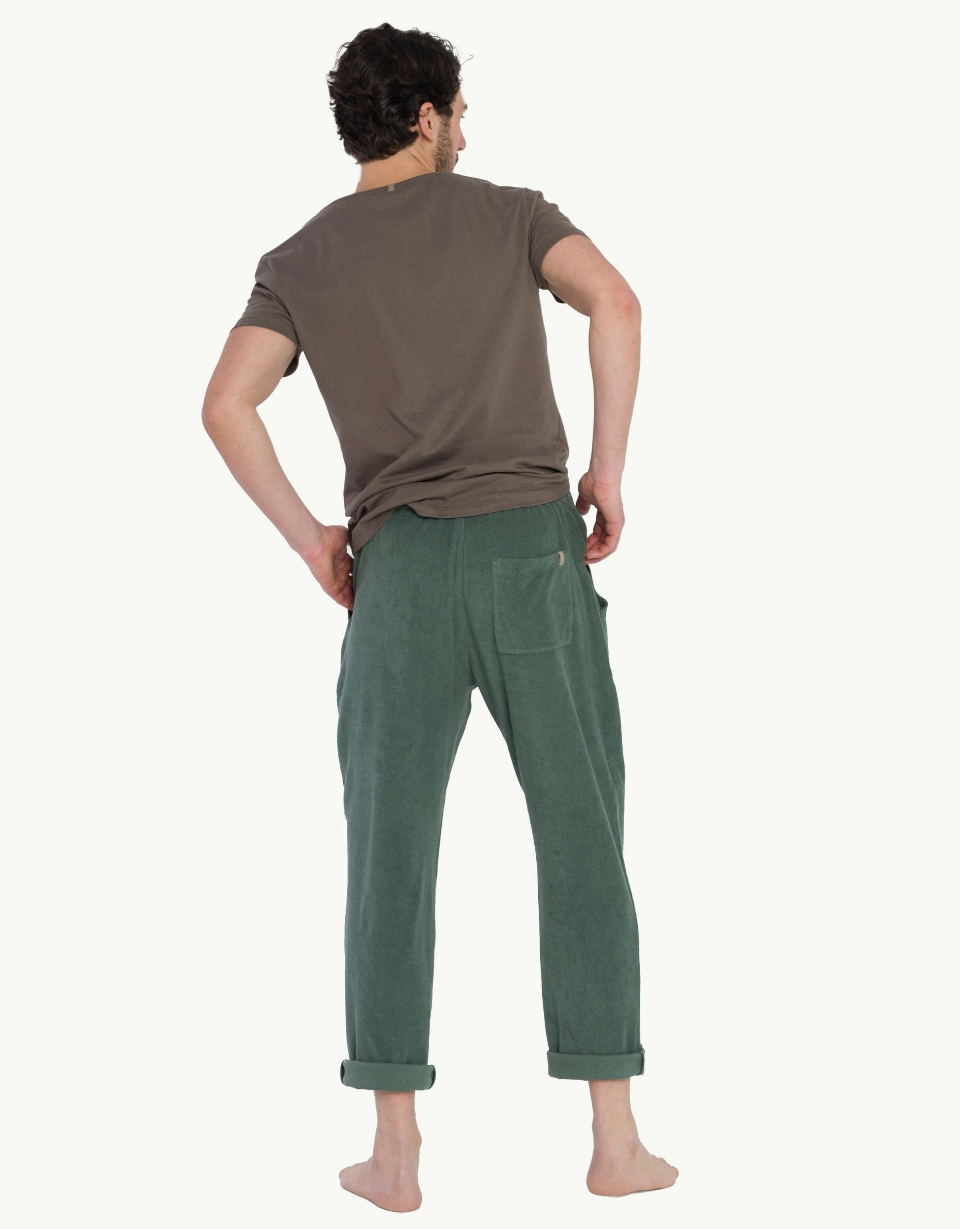 Versatile summer luxury pants with a towel-like feel, ideal for beach getaways or nights out. Made from 100% certified organic cotton in green.