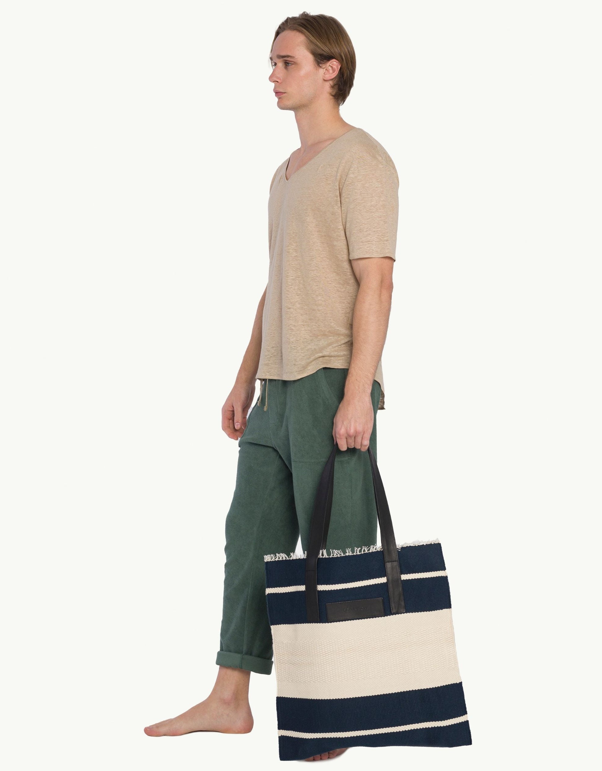 Explore our handcrafted tote bag, inspired by Peruvian artisanship. This two-tone cotton weave tote showcases naturally tanned crust cowhide and tocuyo cotton lining, complete with dual compartments and pockets for practical elegance. Browse our selection of Peruvian artisan tote bags.