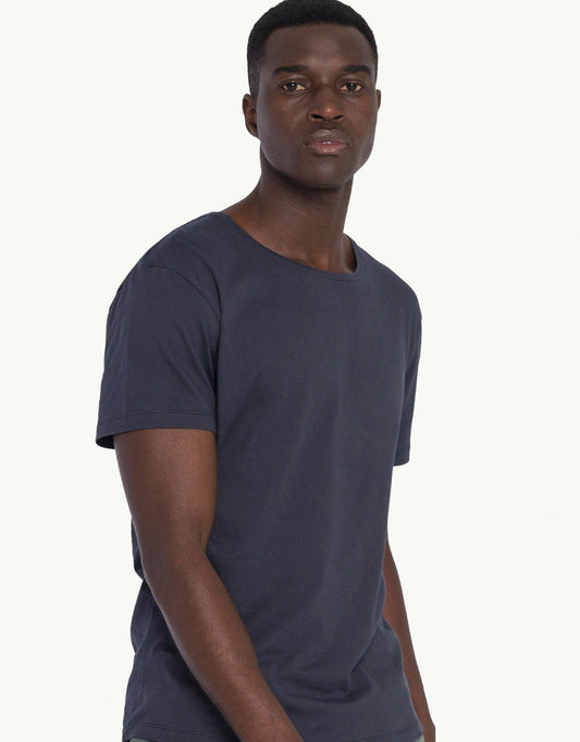 Explore sustainable fashion for men with our essential Unku Indigo T-shirt in blue. Crafted for everyday luxury, our tees offer unmatched softness and all-day comfort. Stay cool in our breathable organic cotton tees, made from 100% organic cotton for eco-conscious and skin-friendly wear.