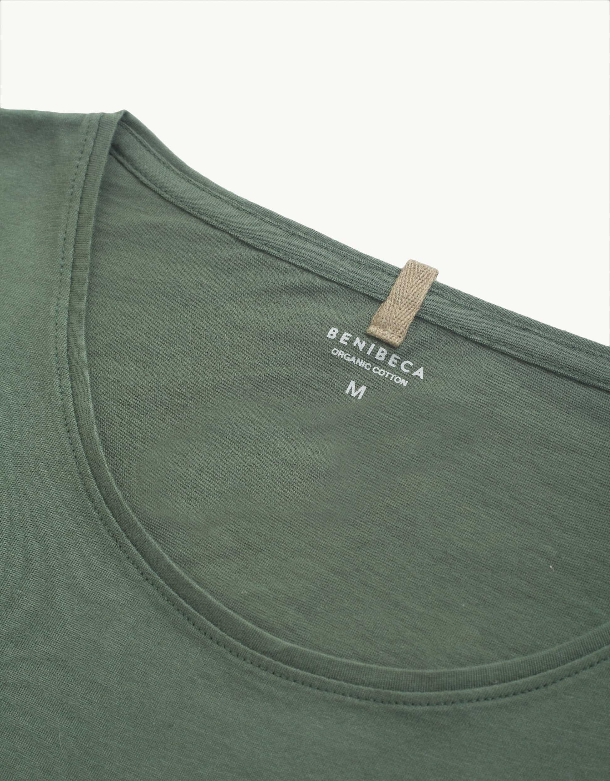 Explore sustainable fashion for men with our essential Unku Jungle T-shirt in green. Crafted for everyday luxury, our tees offer unmatched softness and all-day comfort. Stay cool in our breathable organic cotton tees, made from 100% organic cotton for eco-conscious and skin-friendly wear.