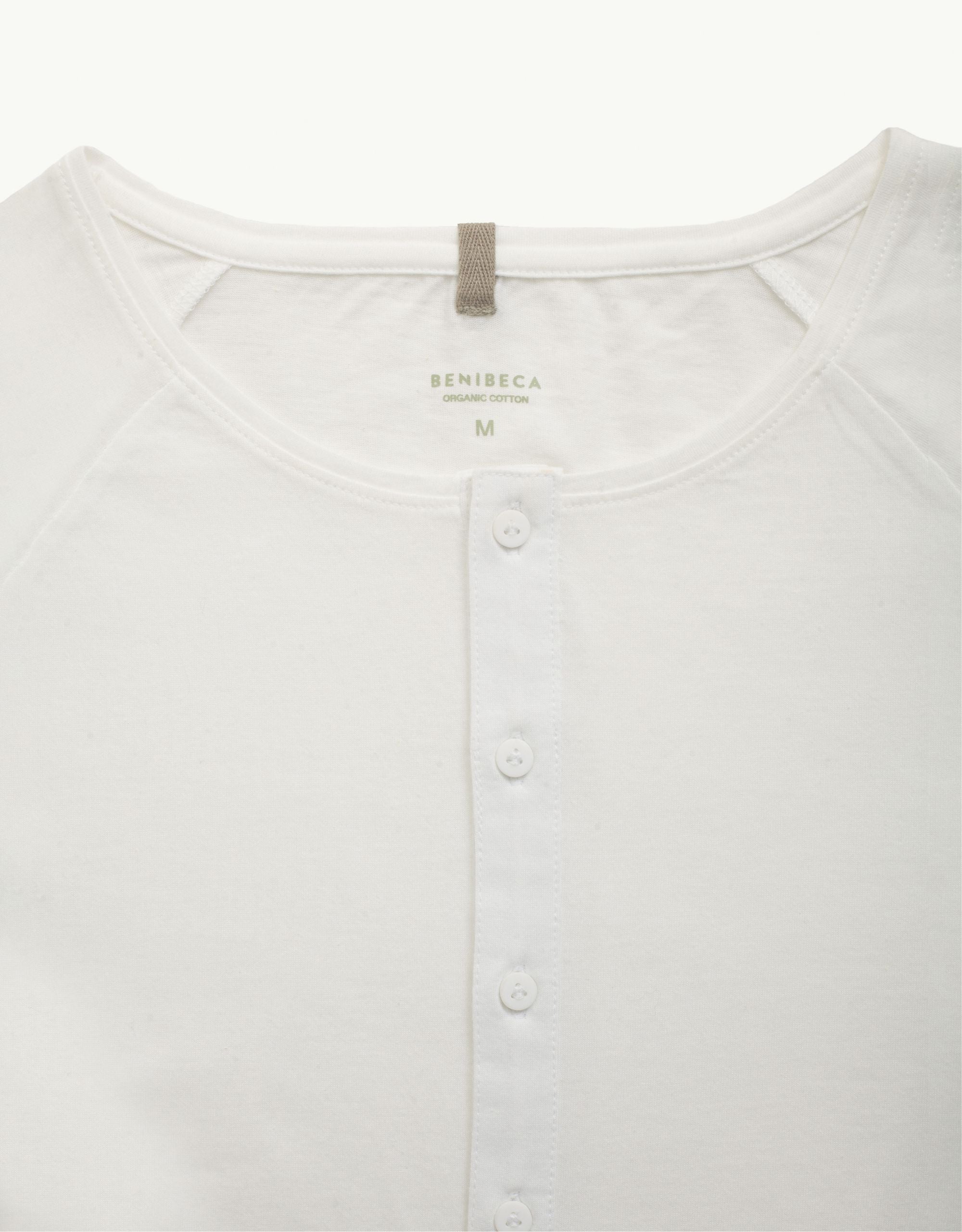 Discover sustainable fashion for men with our polo t-shirt Blanc T-shati in white color. Crafted for everyday luxury, our tees provide unmatched softness and all-day comfort. Stay cool in our breathable organic cotton tees for men, made from 100% organic cotton to champion sustainability and skin-friendly choices.