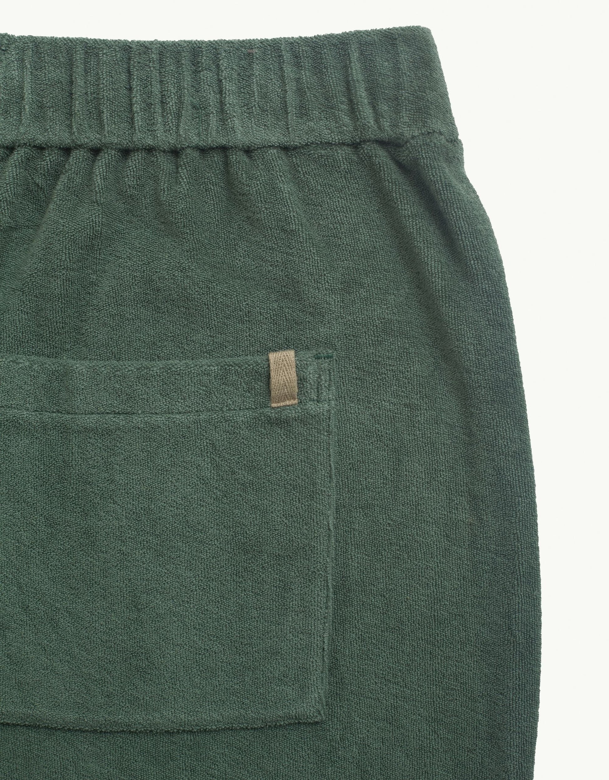 Versatile summer luxury pants with a towel-like feel, ideal for beach getaways or nights out. Made from 100% certified organic cotton in green.