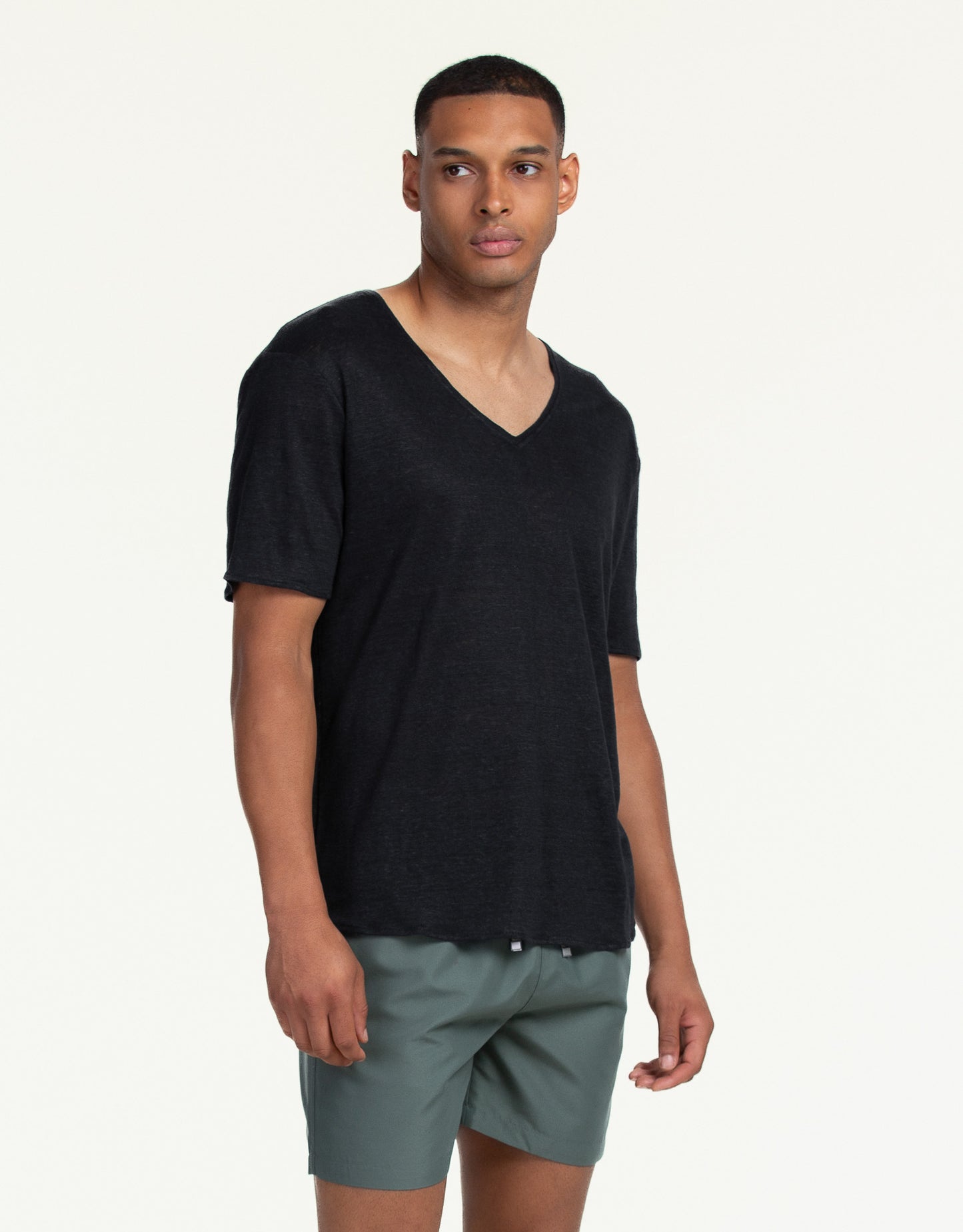 V-NECK LINEN NEGRO