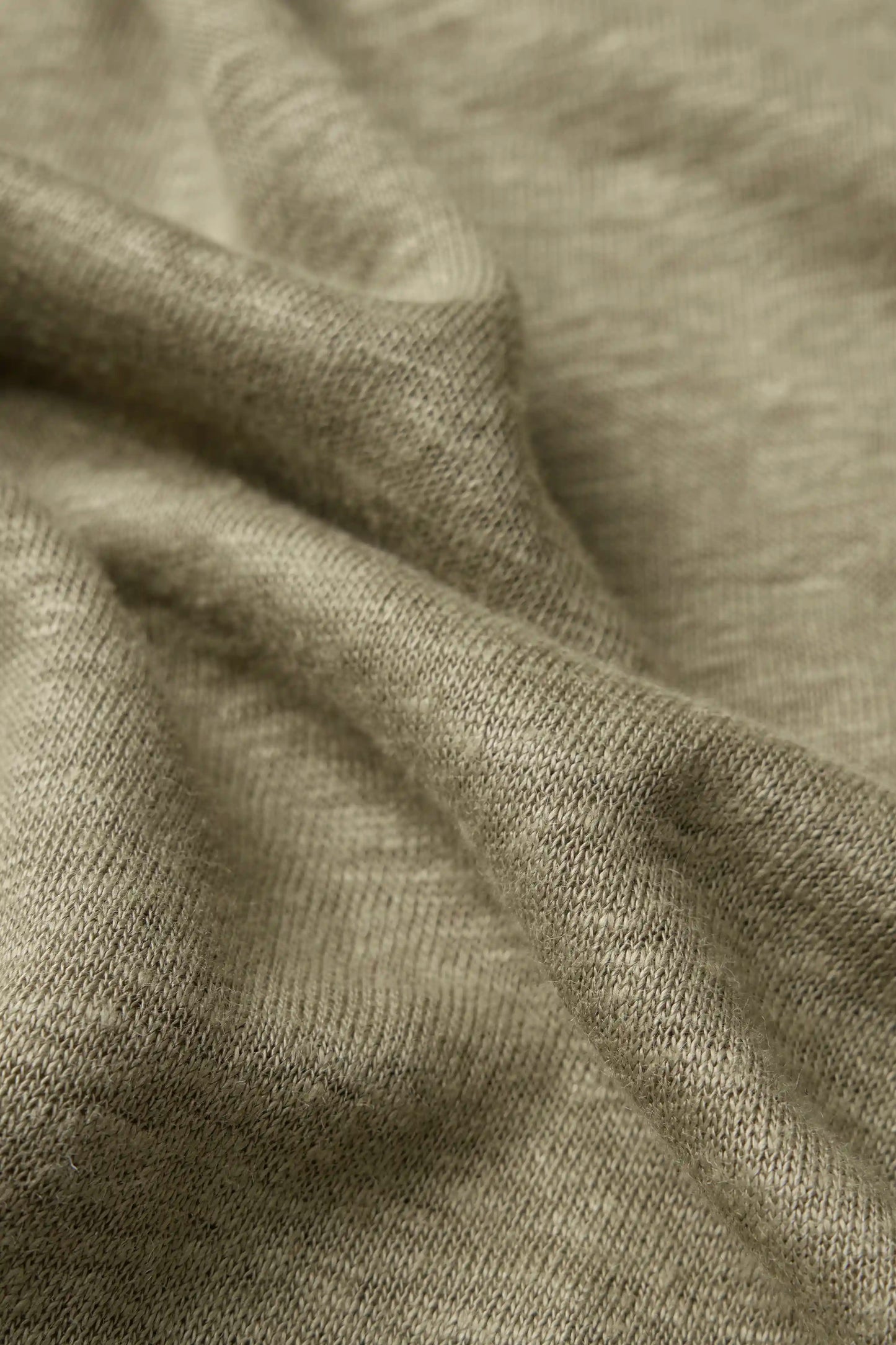 V-NECK LINEN OLIVE